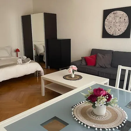 Apartamento A Few Minutes' Walk To Train Station